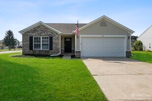 6811 Smithfield Blvd in Indianapolis, IN - Building Photo