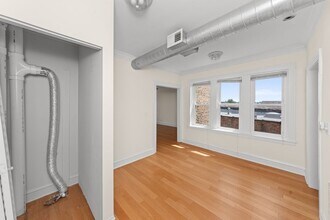 3533 W Fullerton Ave in Chicago, IL - Building Photo - Building Photo