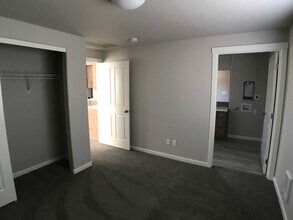 957 NW Oak Ave in Redmond, OR - Building Photo - Building Photo