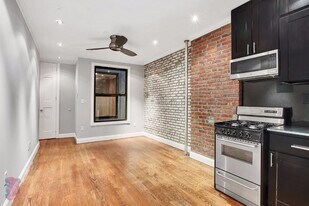 436 W 52nd St in New York, NY - Building Photo