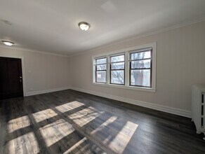 5817 W Berteau Ave, Unit 5820-2 in Chicago, IL - Building Photo - Building Photo