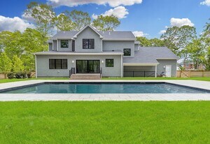 1745 Stars Rd in East Marion, NY - Building Photo