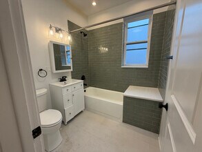 3414 W Schubert Ave, Unit 1st Floor in Chicago, IL - Building Photo - Building Photo