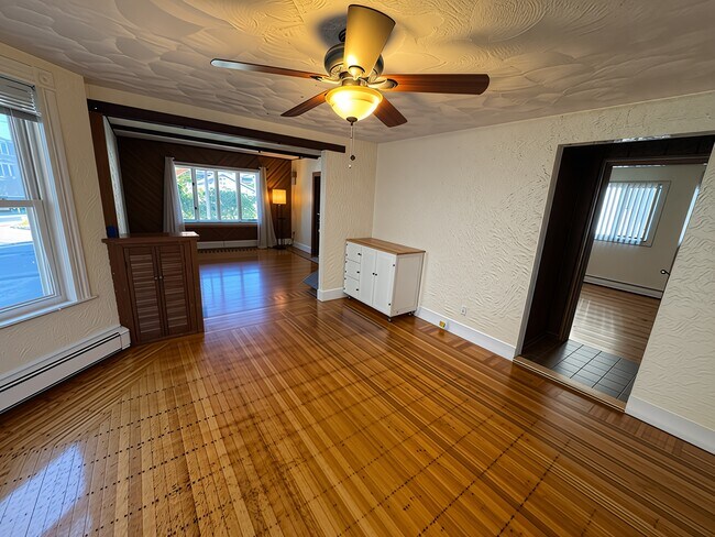 5 Howard St, Unit 1 in Melrose, MA - Building Photo - Building Photo