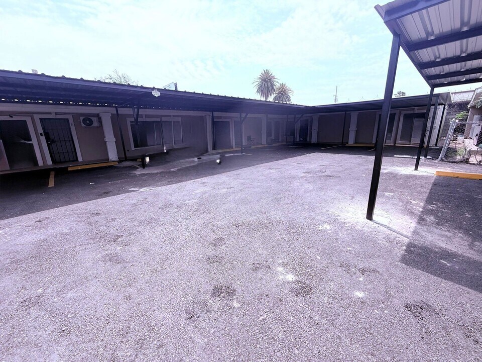 3315 San Agustin Ave in Laredo, TX - Building Photo