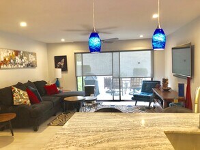 1111 Ramon Rd, Unit Available in Palm Springs, CA - Foto de edificio - Building Photo