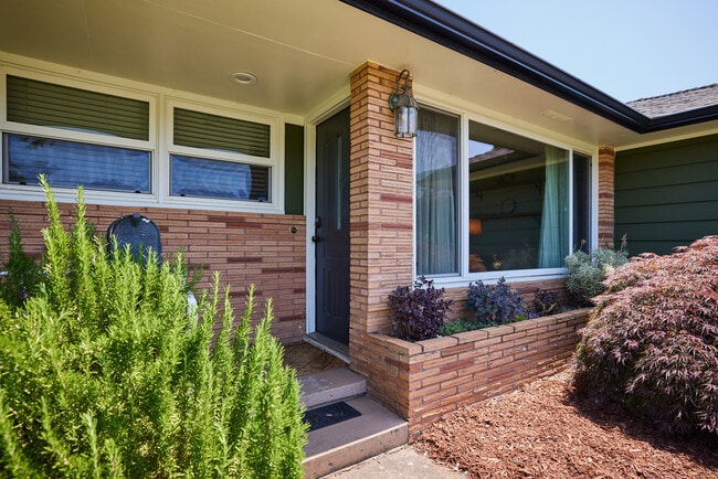 2260 SE 103rd Dr in Portland, OR - Building Photo - Building Photo
