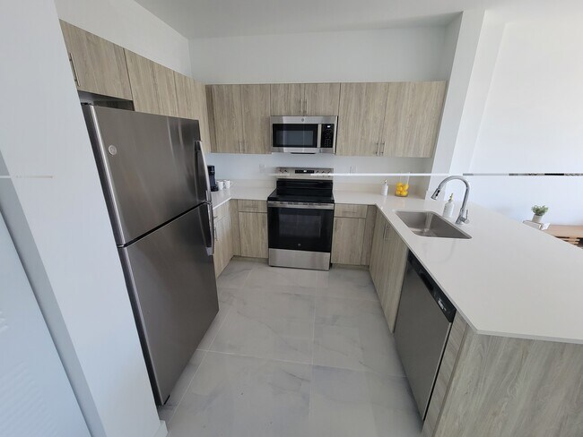 935 SW 72nd Ave, Unit B1 in Miami, FL - Building Photo - Building Photo