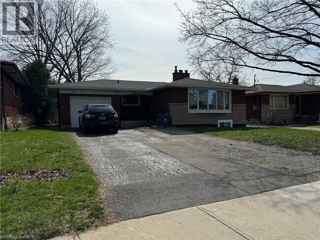 14 Fisher Crescent in Hamilton, ON - Building Photo - Building Photo