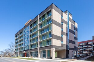 Sage Platinum in Waterloo, ON - Building Photo