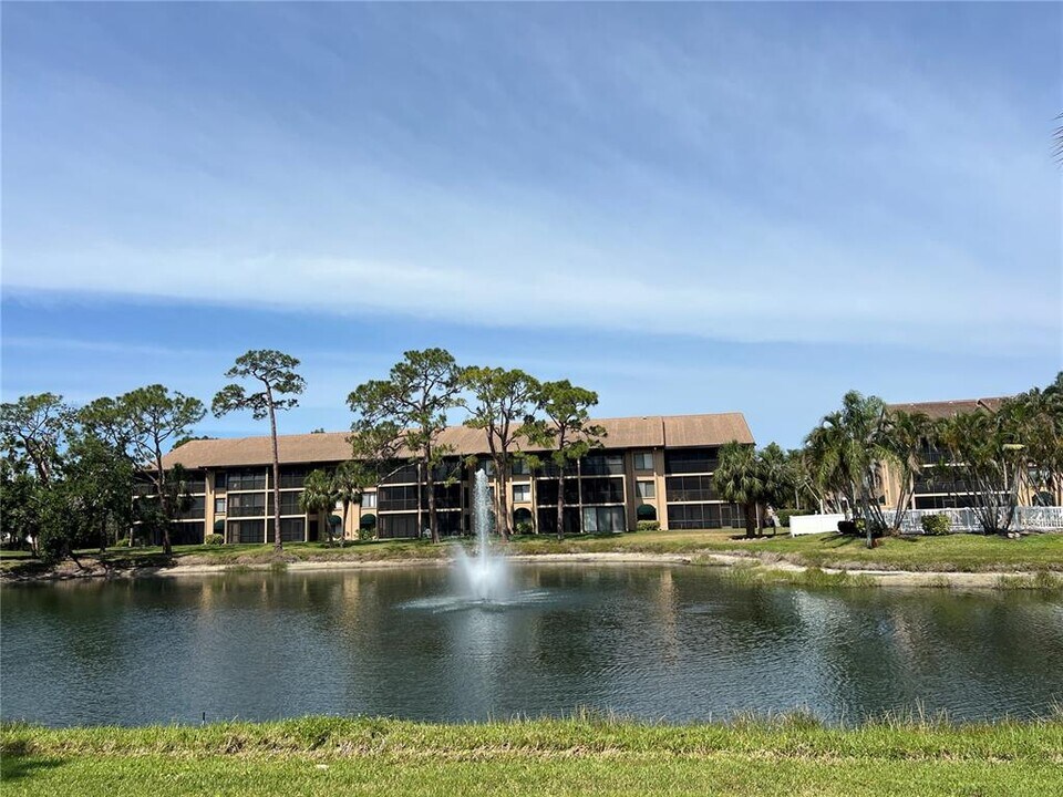 5734 Ashton Lake Dr in Sarasota, FL - Building Photo