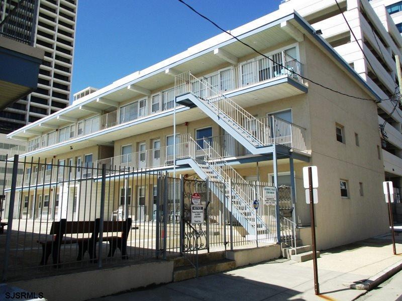 3801 Boardwalk in Atlantic City, NJ - Building Photo
