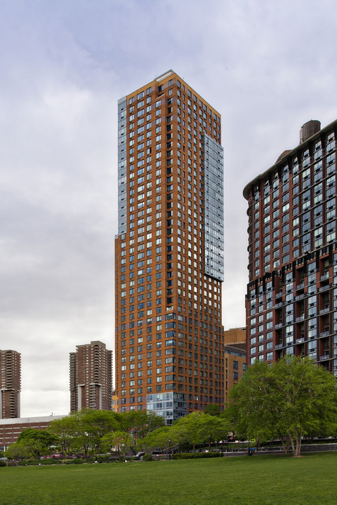 Tribeca Pointe in New York, NY - Building Photo