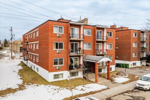 6960 de Champchevrier in Montréal, QC - Building Photo