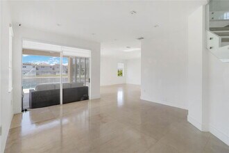 8551 NW 110th Ave in Doral, FL - Building Photo - Building Photo