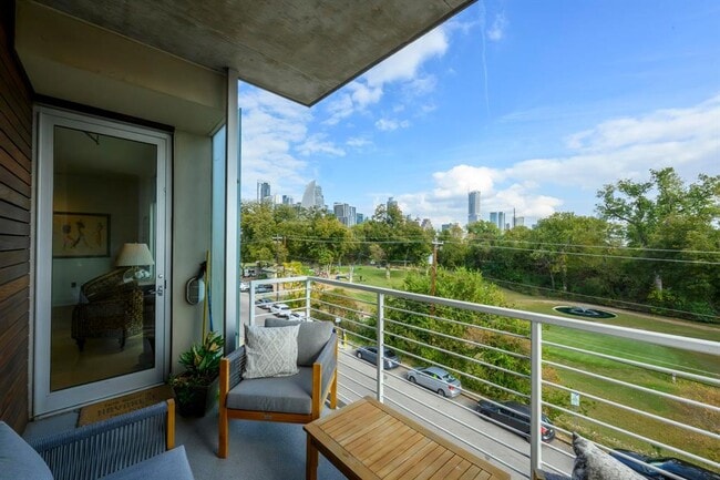 210 Lee Barton Dr in Austin, TX - Building Photo - Building Photo