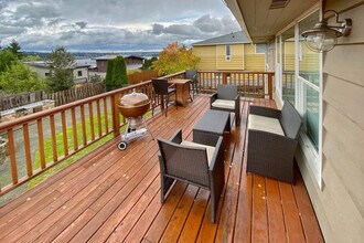 3490 NE 146th St in Lake Forest Park, WA - Building Photo - Building Photo