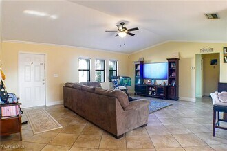 14 SW 33rd Ave in Cape Coral, FL - Foto de edificio - Building Photo