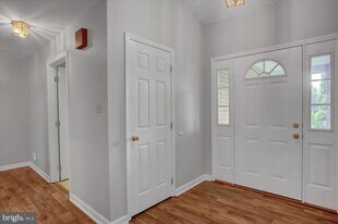 6929 Fairway Oaks in Chambersburg, PA - Building Photo