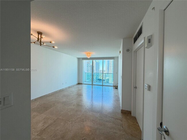 31 SE 5th St, Unit 3009 in Miami, FL - Building Photo - Building Photo