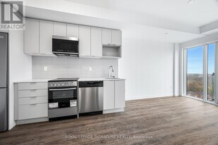 4569 Kingston Rd in Toronto, ON - Building Photo