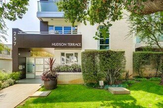 257 S Hudson Ave, Unit 306 in Pasadena, CA - Building Photo - Building Photo