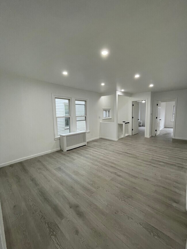 82 Brighton Ave, Unit 2 in Kearny, NJ - Building Photo - Building Photo