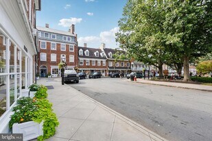 31 Palmer Square W in Princeton, NJ - Building Photo