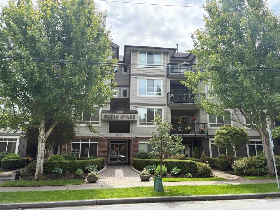 15368-17A 17a Ave in Surrey, BC - Building Photo
