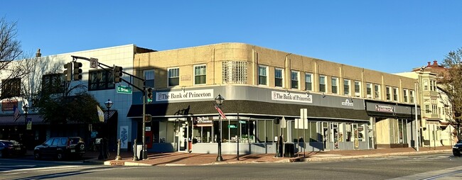 5 E Broad St, Unit CORNER GROUP 3 BR UNIT 5 in Burlington, NJ - Foto de edificio - Building Photo