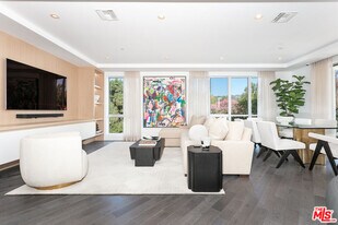 460 N Palm Dr in Beverly Hills, CA - Building Photo