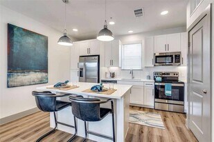 4020 McEwen Rd in Dallas, TX - Building Photo