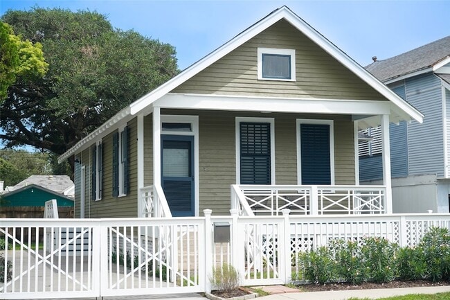 2826 Avenue P 1/2 in Galveston, TX - Building Photo - Building Photo