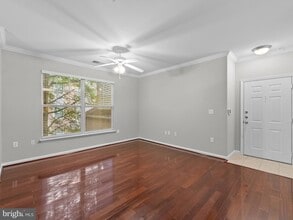 12120 Garden Ridge Ln, Unit 202 in Fairfax, VA - Building Photo - Building Photo