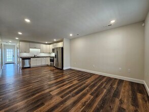 519 Hendrickson St, Unit B in Clinton, TN - Foto de edificio - Building Photo