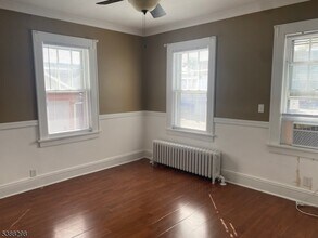 15 Ayer Pl in Rutherford, NJ - Building Photo - Building Photo