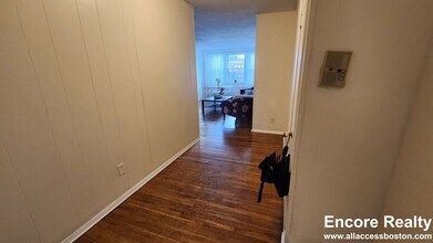 1999 Commonwealth Ave, Unit 1999-12A in Boston, MA - Foto de edificio - Building Photo