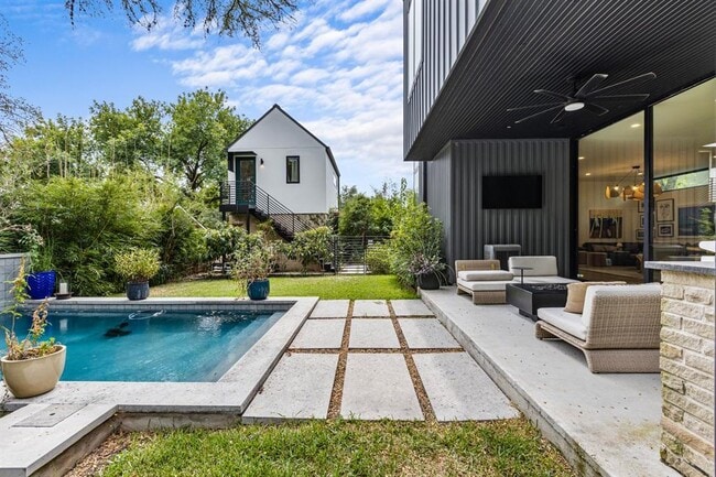 property at 2010 De Verne St