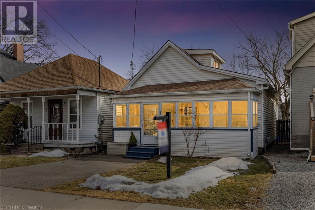 37 E 23rd St in Hamilton, ON - Building Photo