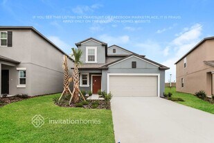 11052 Radiant Shr Lp in San Antonio, FL - Building Photo