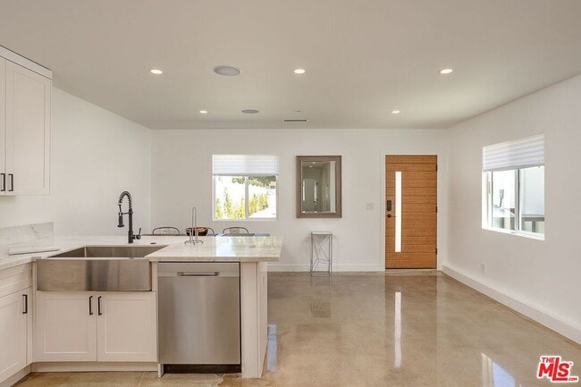 7413 Jamieson Ave in Los Angeles, CA - Building Photo - Building Photo