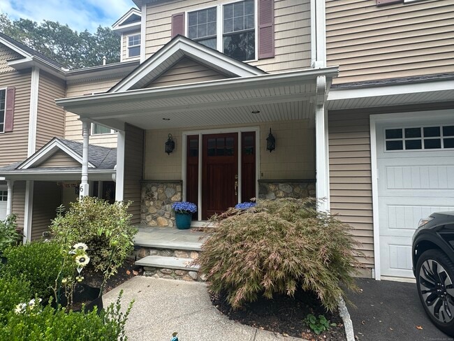 property at 6 Murphys Ln