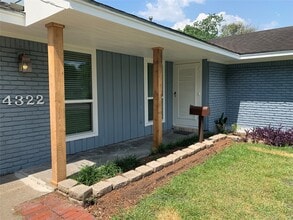 4322 Kingfisher Dr in Houston, TX - Building Photo - Building Photo