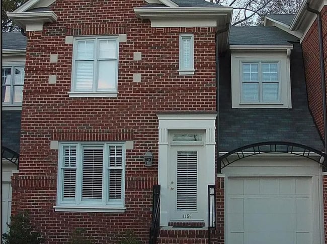 property at 1156 Hampton Gardens Ln