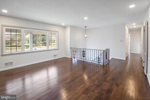 155 Franklin Corner Rd in Lawrence Township, NJ - Building Photo