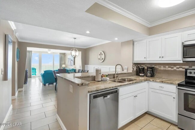 7205 Thomas Dr in Panama City Beach, FL - Building Photo - Building Photo