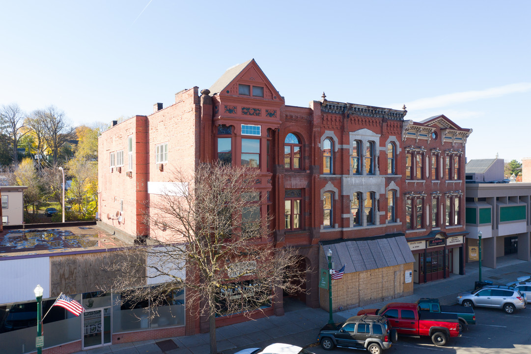 44-46 Main St in Cortland, NY - Foto de edificio