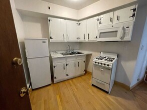 1308 N Astor St in Milwaukee, WI - Building Photo - Building Photo