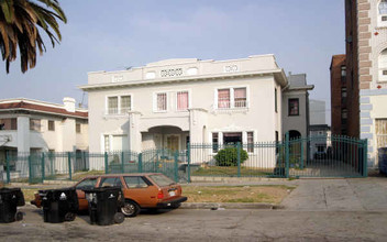 2823-2831 Leeward Ave in Los Angeles, CA - Building Photo - Building Photo