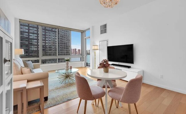 46-30 Center Blvd in Queens, NY - Building Photo - Building Photo